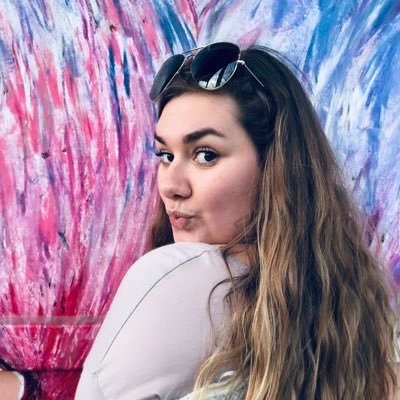 Profile Picture of Lindsey (@LindseLyons) on Twitter