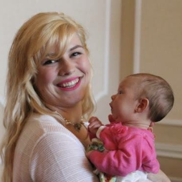 Profile Picture of Amelia Velarde (@ameliavee) on Poshmark