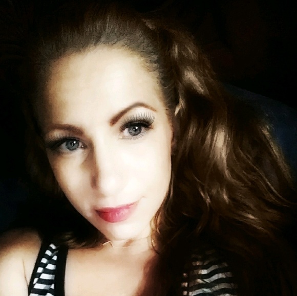 Profile Picture of Jenifer Kolstad (@jenilori) on Poshmark