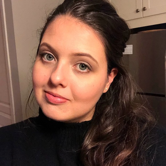 Profile Picture of Anja Moore-heighington (@anjarosamh) on Poshmark