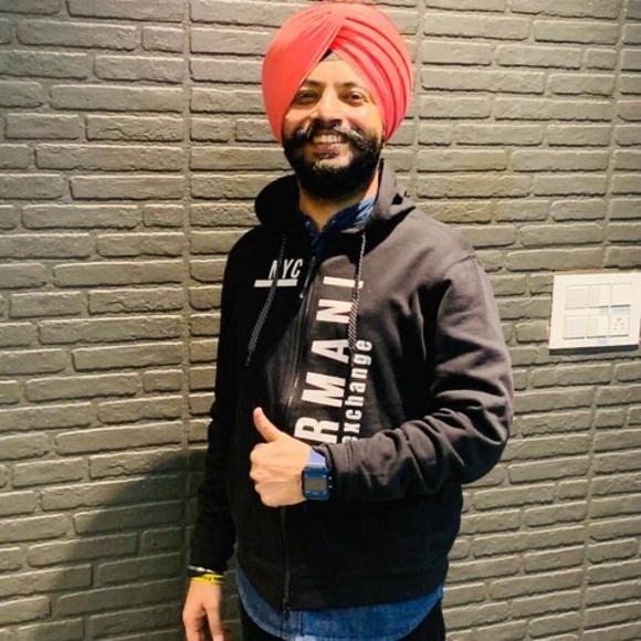 Profile Picture of Avneet Singh (@avipreet22) on Poshmark