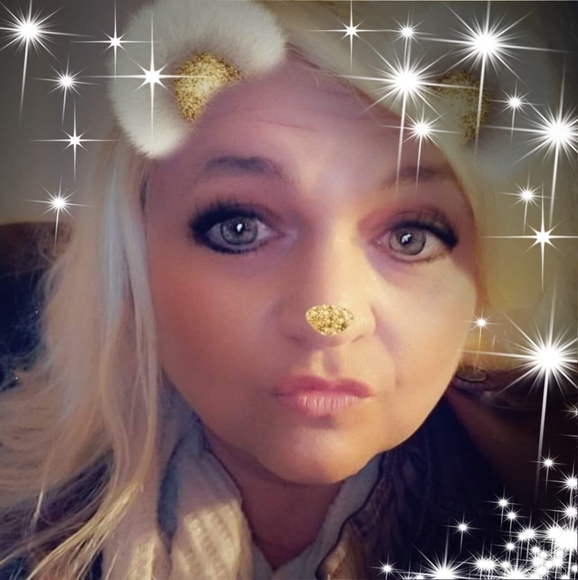 Profile Picture of Char Scott (@charscott1973) on Poshmark