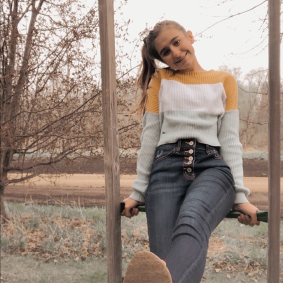 Profile Picture of Miley Tabatt (@mtabatt) on Poshmark