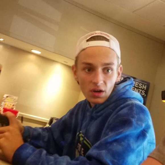 Profile Picture of Brayden Zenni (@brayden_z) on Poshmark