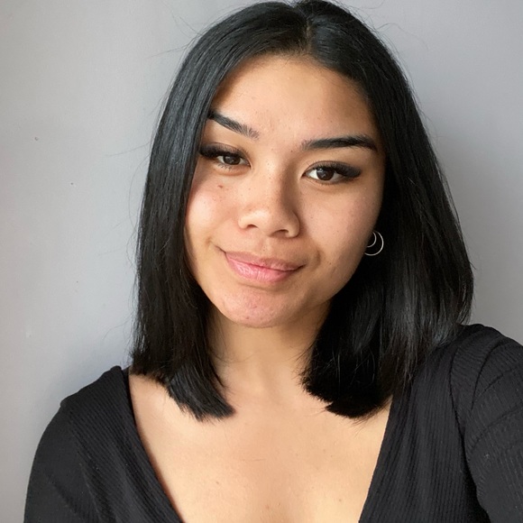 Profile Picture of Valerie Milford (@valeriexmilford) on Poshmark