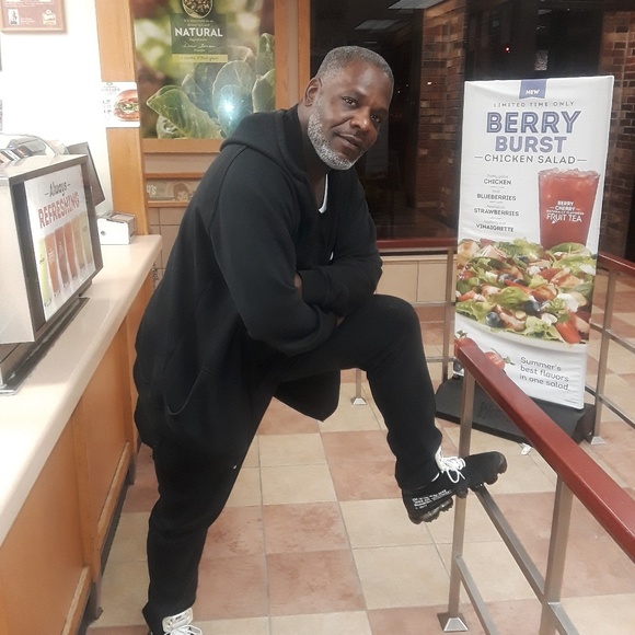 Profile Picture of Alvin Harper (@bleupat2424) on Poshmark