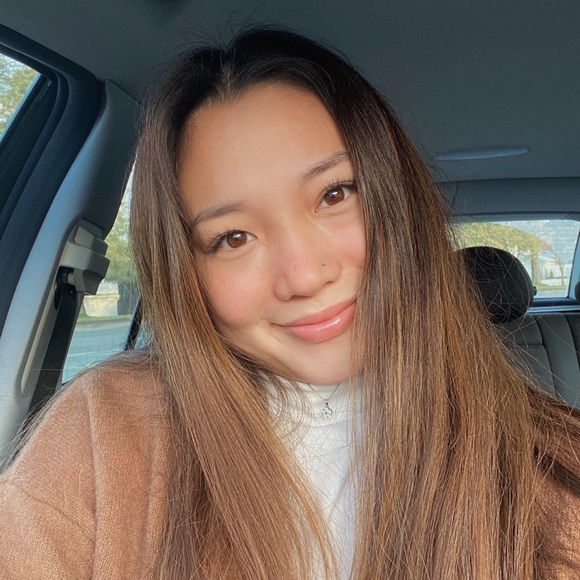 Profile Picture of Rizelle Uy (@r_uyy) on Poshmark
