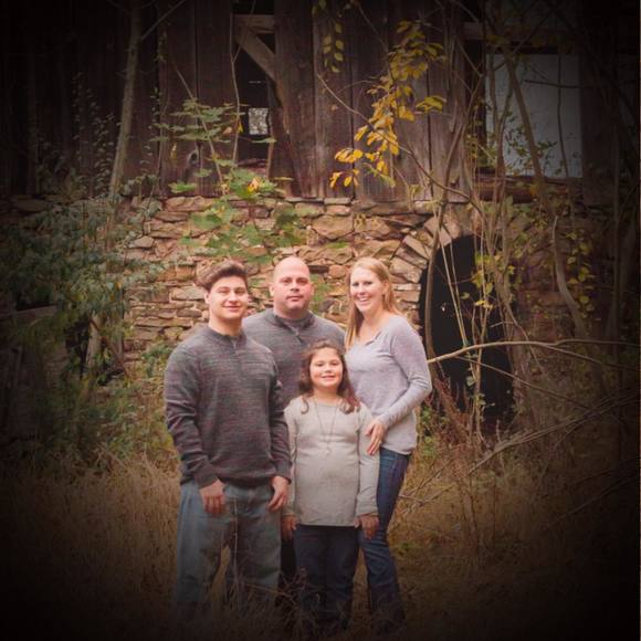 Profile Picture of Lindsey Shingara (@lmp22590) on Poshmark