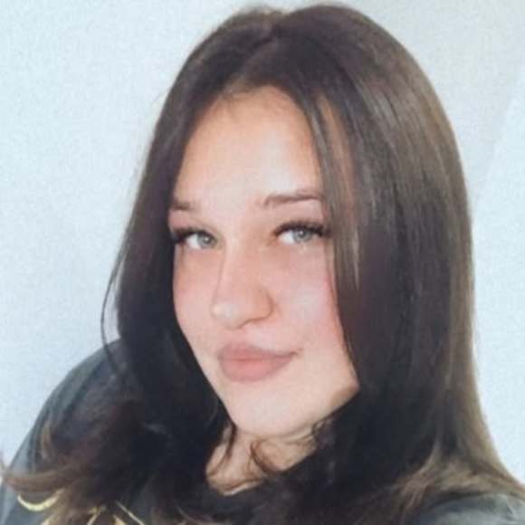 Profile Picture of Stella Andrews (@stellaandrew733) on Poshmark