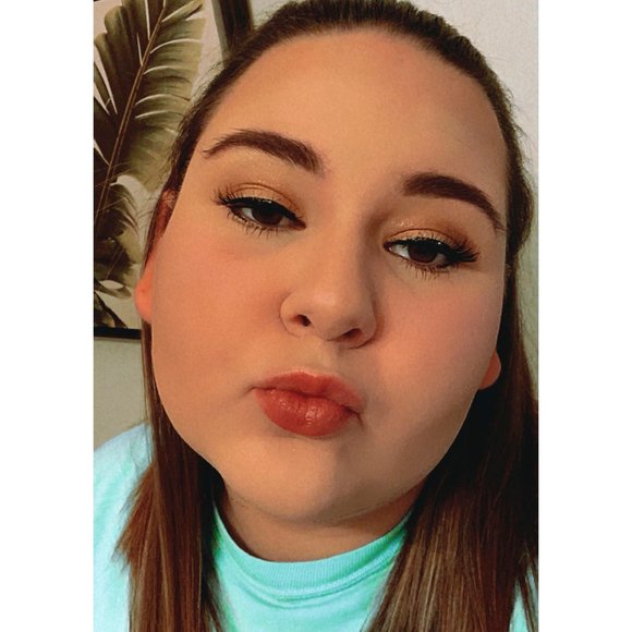 Profile Picture of Alexia Fernandes (@lexiilouuuu) on Poshmark