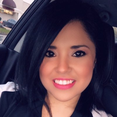 Profile Picture of Jennifer Martinez Cruzon Twitter