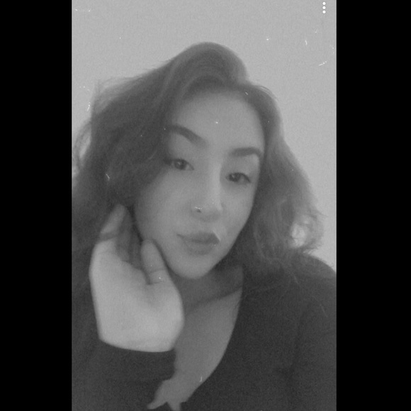 Profile Picture of Alexa Franco (@alleexxaaaa) on Poshmark