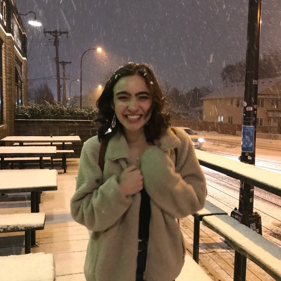 Profile Picture of Grace Hillmyer (@gracehillmyer) on Poshmark