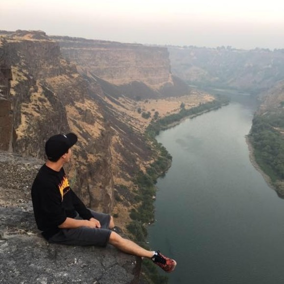 Profile Picture of Dave Cloutier donnelly (@davecdonnelly) on Poshmark