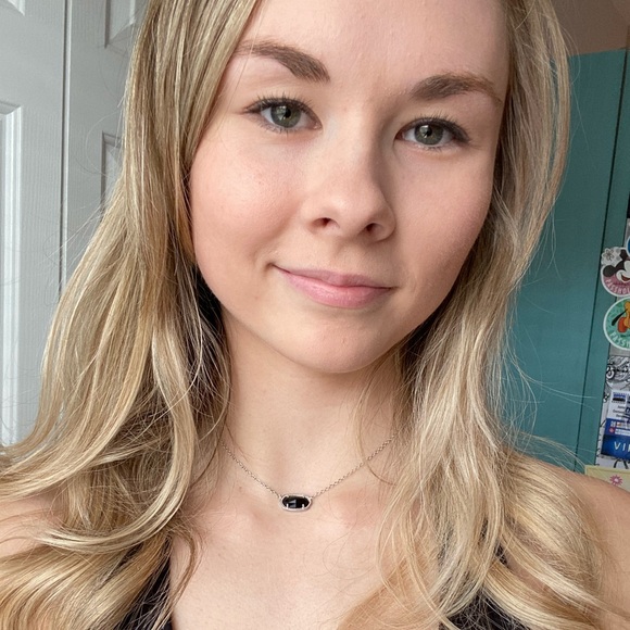 Profile Picture of Ashlyn Reiswig (@ashlynreiswig) on Poshmark