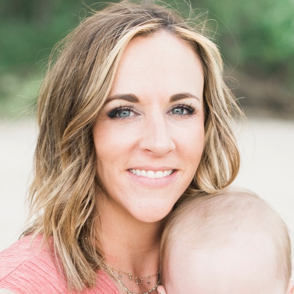 Profile Picture of Sara Stranahan (@sarastranhan) on Poshmark