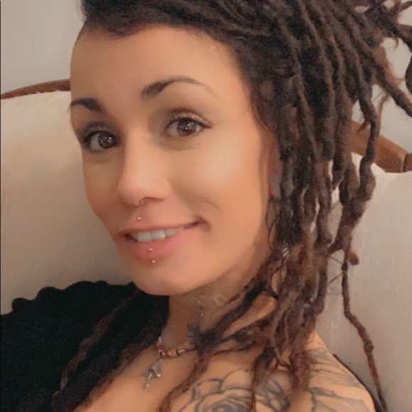 Profile Picture of Shania Johnson (@_lilith) on Poshmark