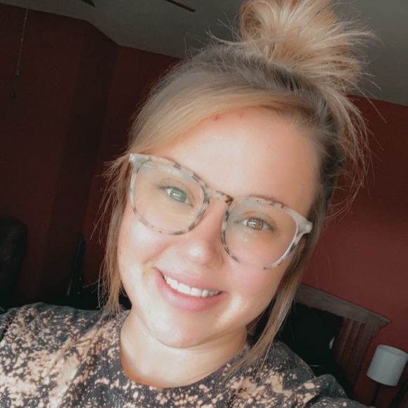 Profile Picture of Emily Little (@emilyannelittle) on Poshmark