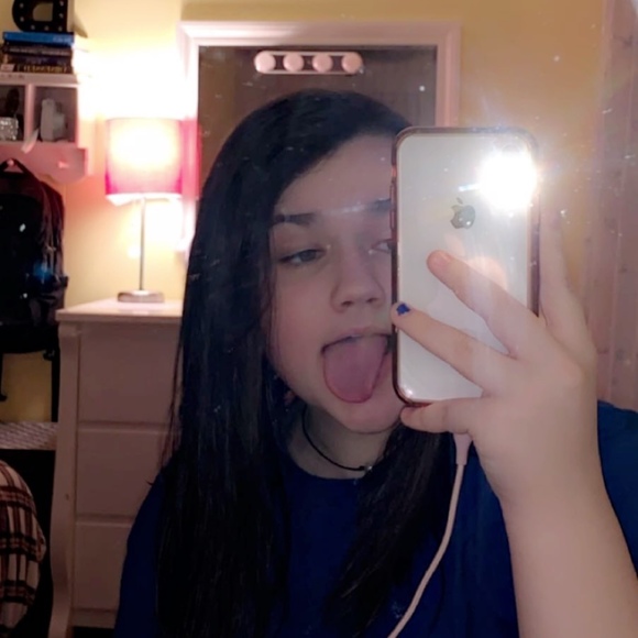 Bailey Holmes - Poshmark Profile Picture of Bailey Holmes (@baileyholmes656) on Poshmark