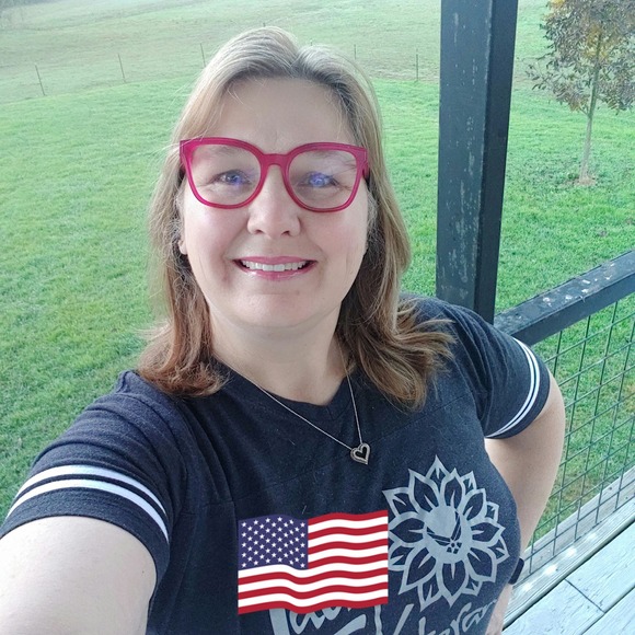 Profile Picture of Sabrina Tullock (@sabrinatullock) on Poshmark