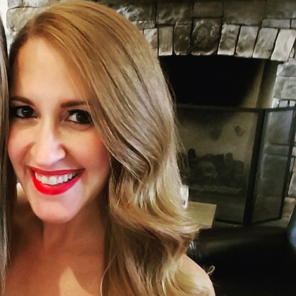 Profile Picture of Danielle Amoroso (@dml278) on Poshmark