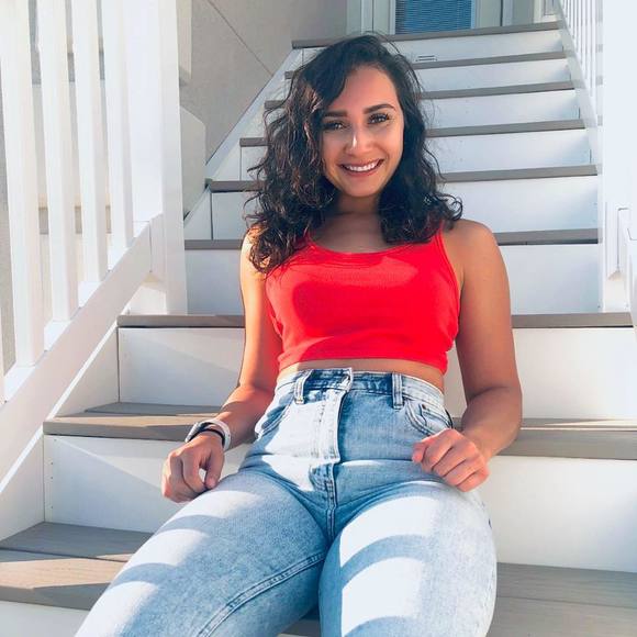 Profile Picture of Arryanna Bracamonte (@arryannab) on Poshmark