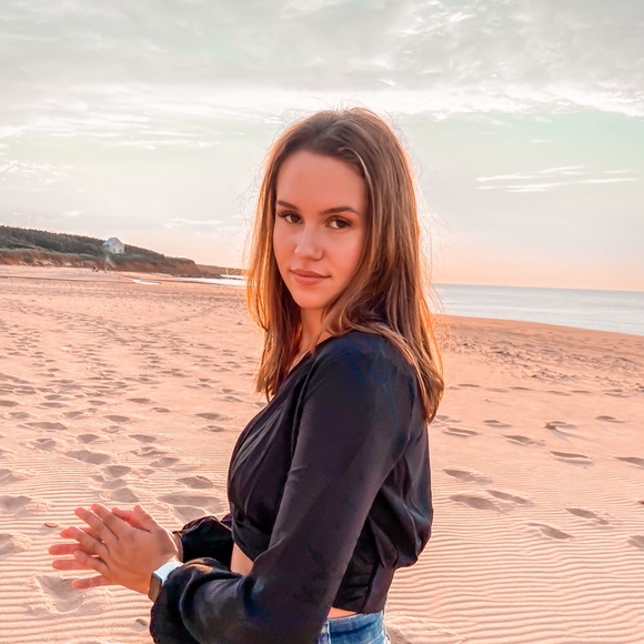 Profile Picture of Carley Matheson (@carley_matheson) on Poshmark