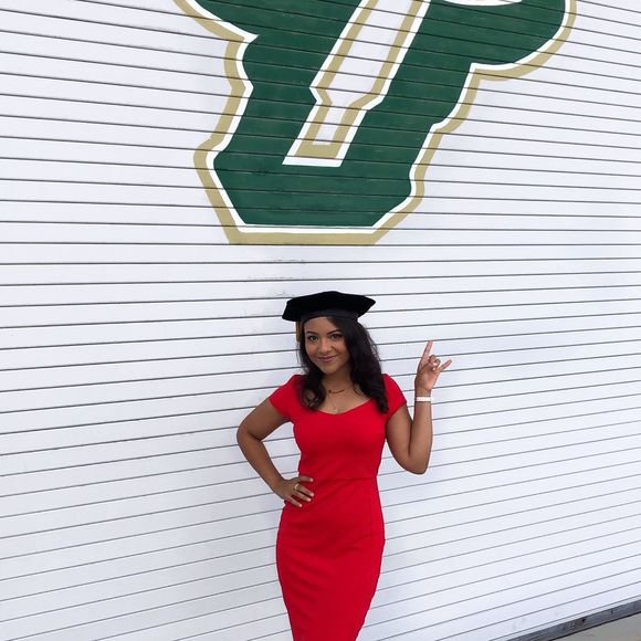 Profile Picture of Menna Yassin (@mennabella) on Poshmark