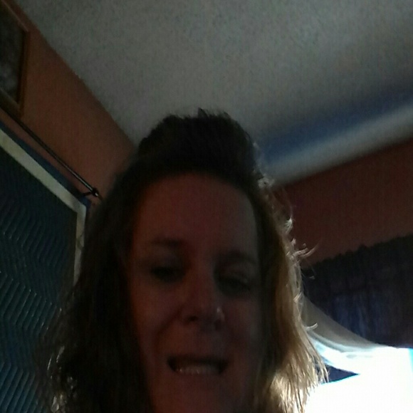 Profile Picture of Shelly Clements (@sclem033) on Poshmark