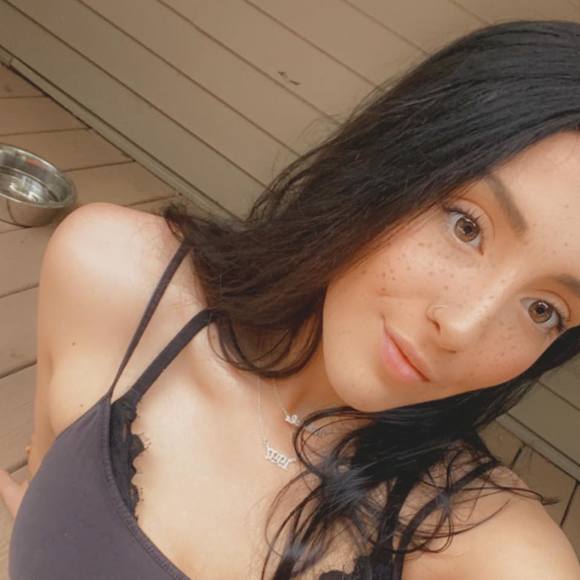 Profile Picture of Mikaela Kasson (@mkasson) on Poshmark