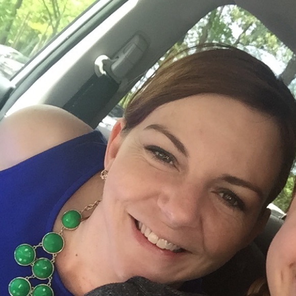 Profile Picture of Michelle Travers (@shellrubino) on Poshmark