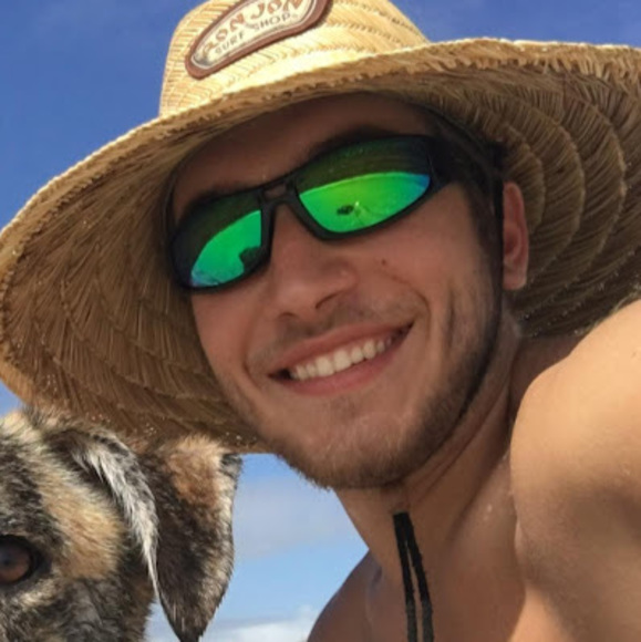 Profile Picture of Andrew Aiken (@andrewaiken77) on Poshmark