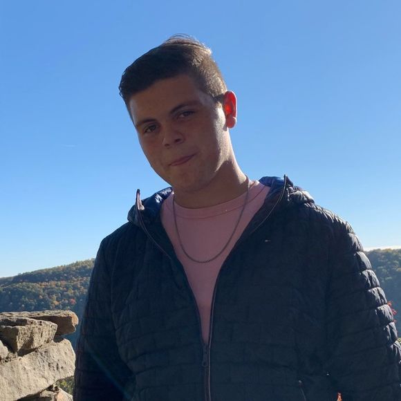 Profile Picture of Jake Ledwell (@jacobledwell) on Poshmark