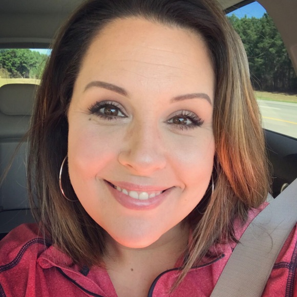 Profile Picture of Shelly Waskom (@srw6912) on Poshmark