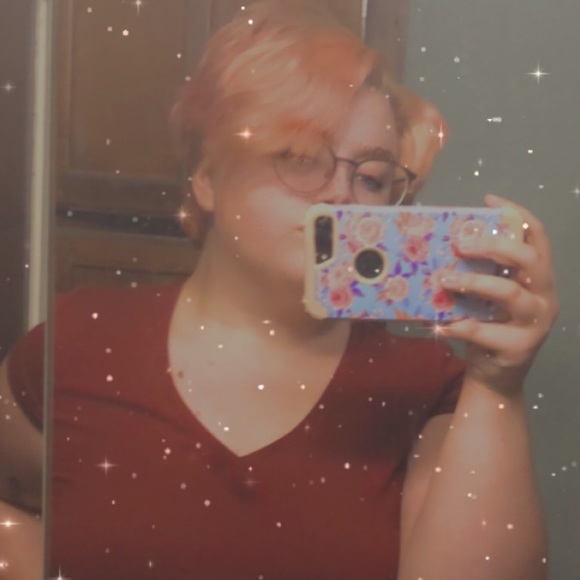 Profile Picture of Laura Knadle (@lauraknadle2002) on Poshmark