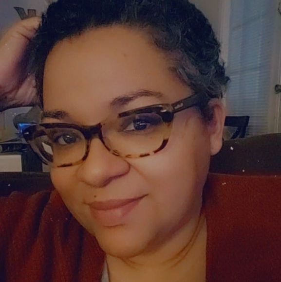 Profile Picture of Kimberlysue Kamae (@mskimisue2) on Poshmark