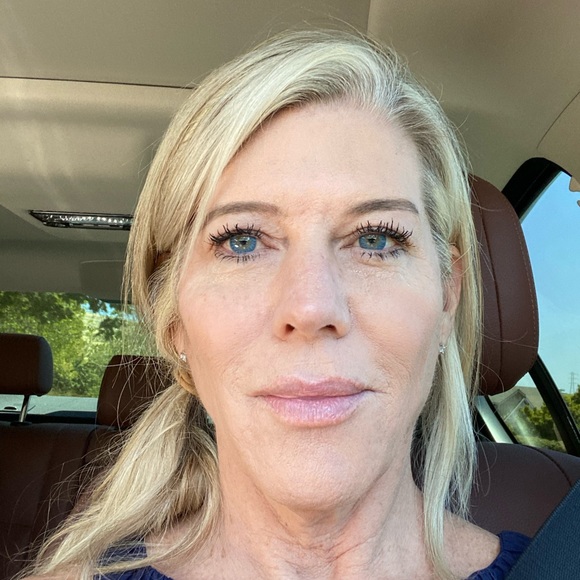 Profile Picture of Lisa Fletcher (@mistral1) on Poshmark