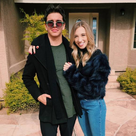 Profile Picture of Danielle Bessee (@daniellebessee) on Poshmark