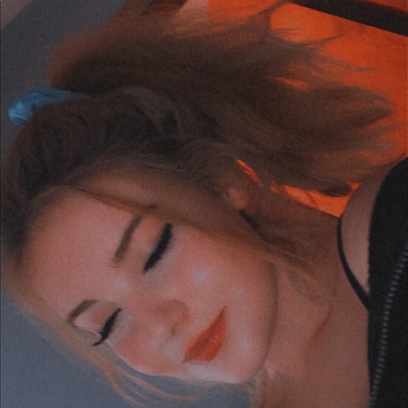 Profile Picture of Havanna Stelzner (@havannastelzner) on Poshmark