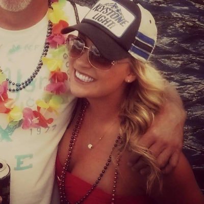 Profile Picture of Carly J (@CarlyJohnL) on Twitter