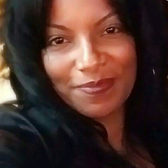 Profile Picture of Kim Carthan (@kcarthan) on Poshmark