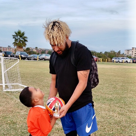 Profile Picture of George Chavez (@chavezisland) on Poshmark