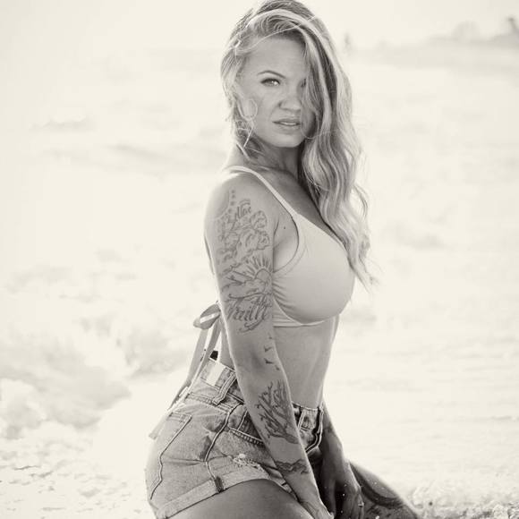 Profile Picture of Samantha Beals (@sambeals) on Poshmark