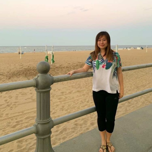 Profile Picture of Jean Lin (@jyl99888) on Poshmark