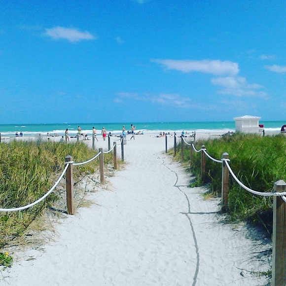 Profile Picture of Gustavo Lopez (@gustavitooo) on Poshmark