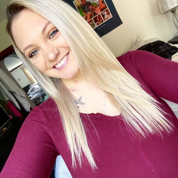 Profile Picture of Abbie Marketti (@abbigailleigh) on Poshmark