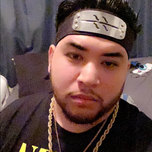 Profile Picture of Kamaka Aweau (@kamakaaweau) on Poshmark