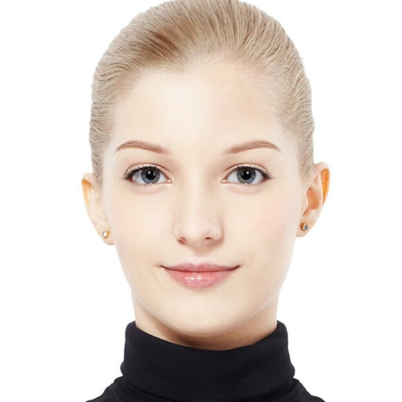 Profile Picture of Amanda Lopez (@amanda42811) on Poshmark