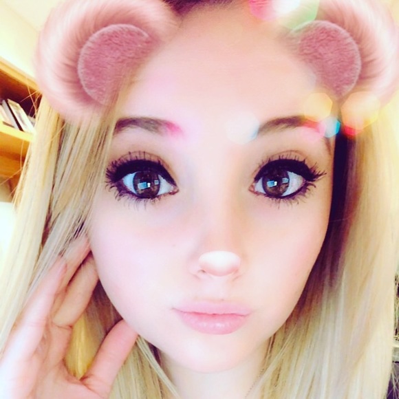 Profile Picture of Jenna Hollinger (@jleigh2211) on Poshmark