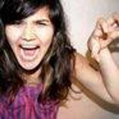 Profile Picture of Jeannette Andre (@sandbagandhide) on Twitter